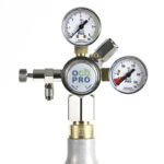 CO2-Druckminderer für SodaStream o.Ä. Zylinder. Mit Doppelmanometer und integ. Rückschlagventil